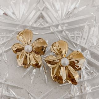 Coming soon! 🔥 Dámy, již příští týden uvedeme do prodeje všechny naše novinky. ✨ Pokud na některou z nich máte spadeno,...