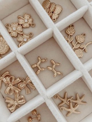 Šperky přesně podle vašich představ. ✨ Vytvořte je v sekci “sestavte si” a darujte sobě nebo svým blízkým osobní...